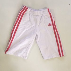Adidas 4T, white and pink Bermuda shorts, sweats